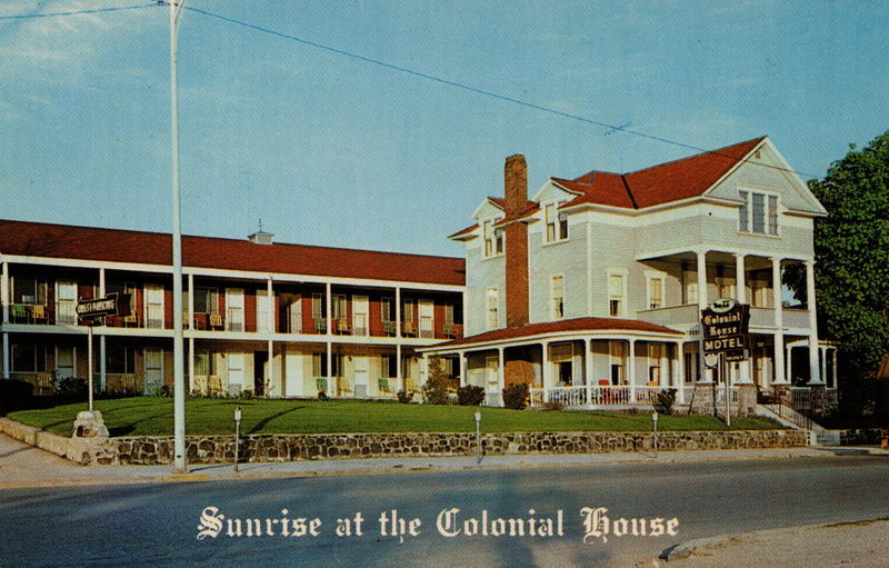 Colonial House Inn (Colonial House and Motel) - Postcard (newer photo)